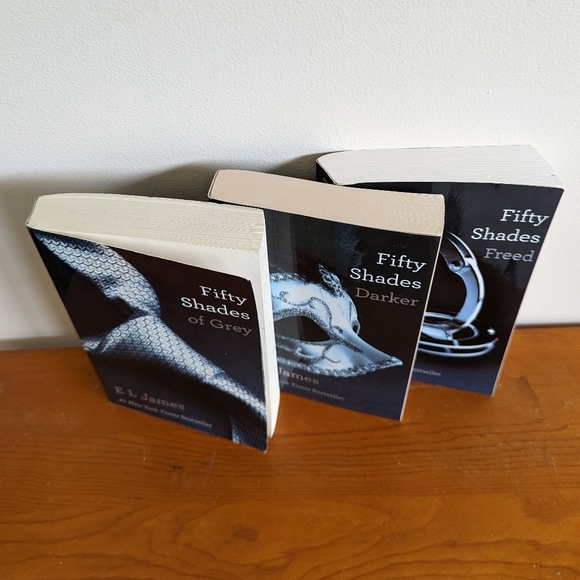 Fifty Shades Of Grey Darker & Freed Bundle Lot Set of Paperback Books Great Cond - Picture 3 of 3